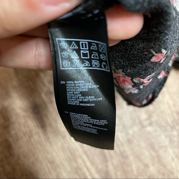 Forever 21 Rose Printed Black Jumpsuit - Picture 4 of 4